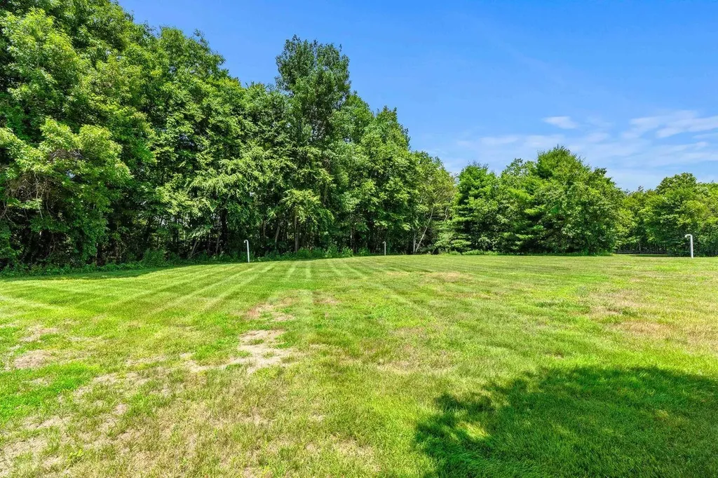 7B Belgian Court Goffstown NH 03045