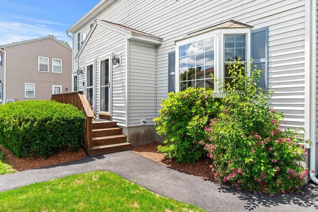 7B Belgian Court Goffstown NH 03045