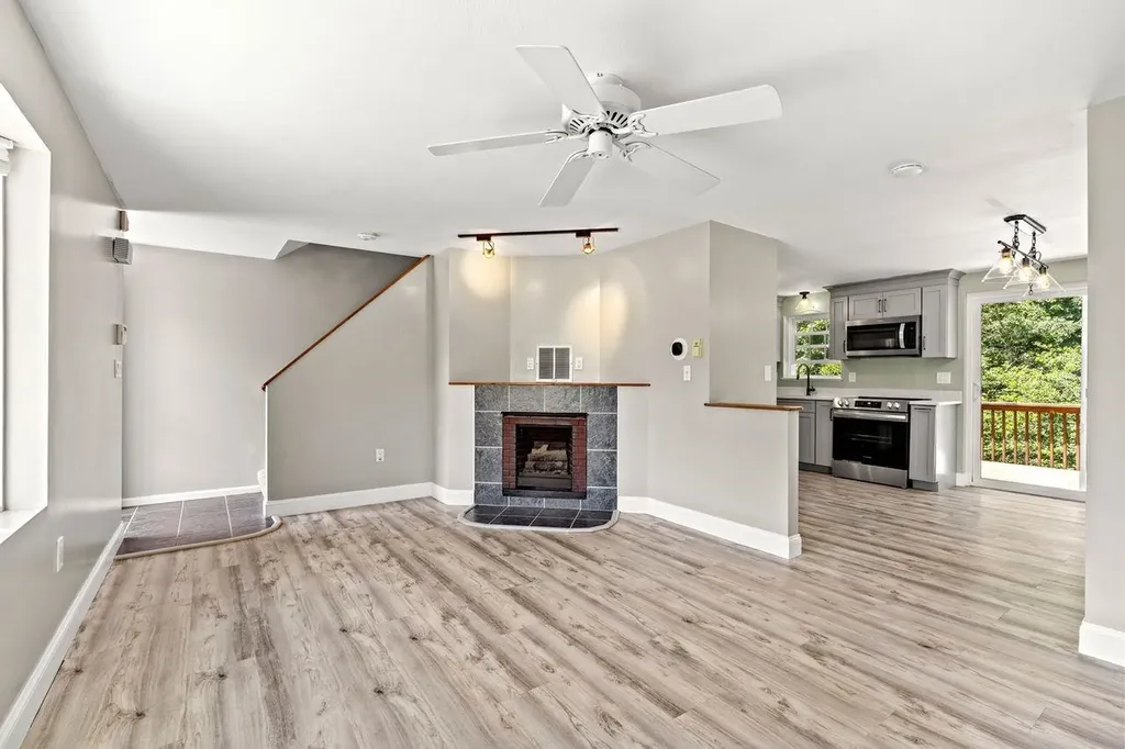 7B Belgian Court Goffstown NH 03045