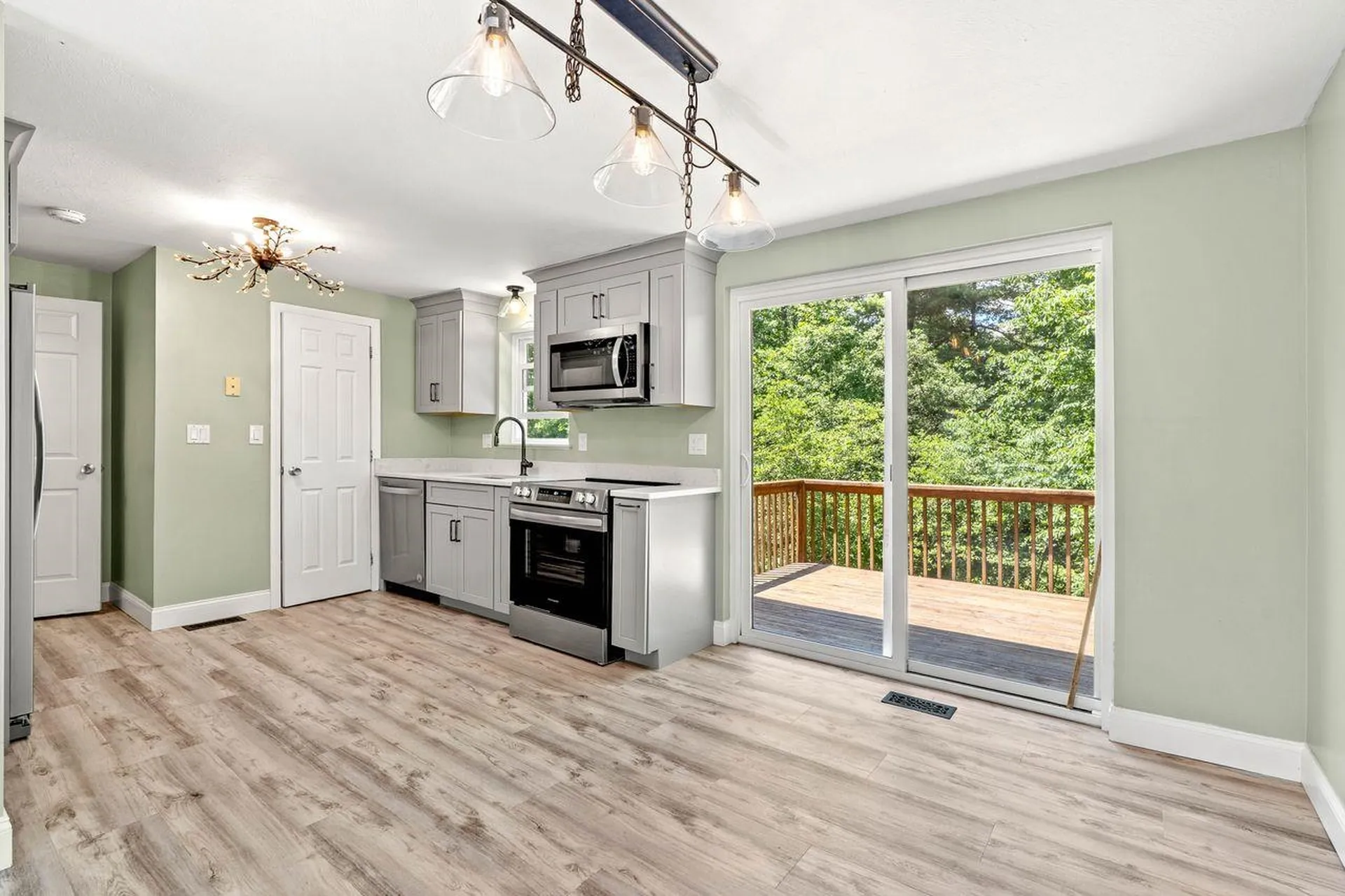 7B Belgian Court Goffstown NH 03045