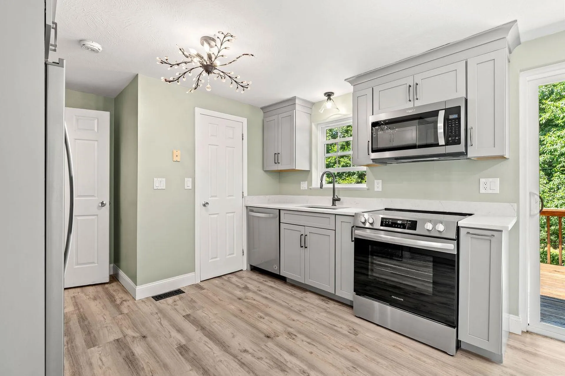 7B Belgian Court Goffstown NH 03045
