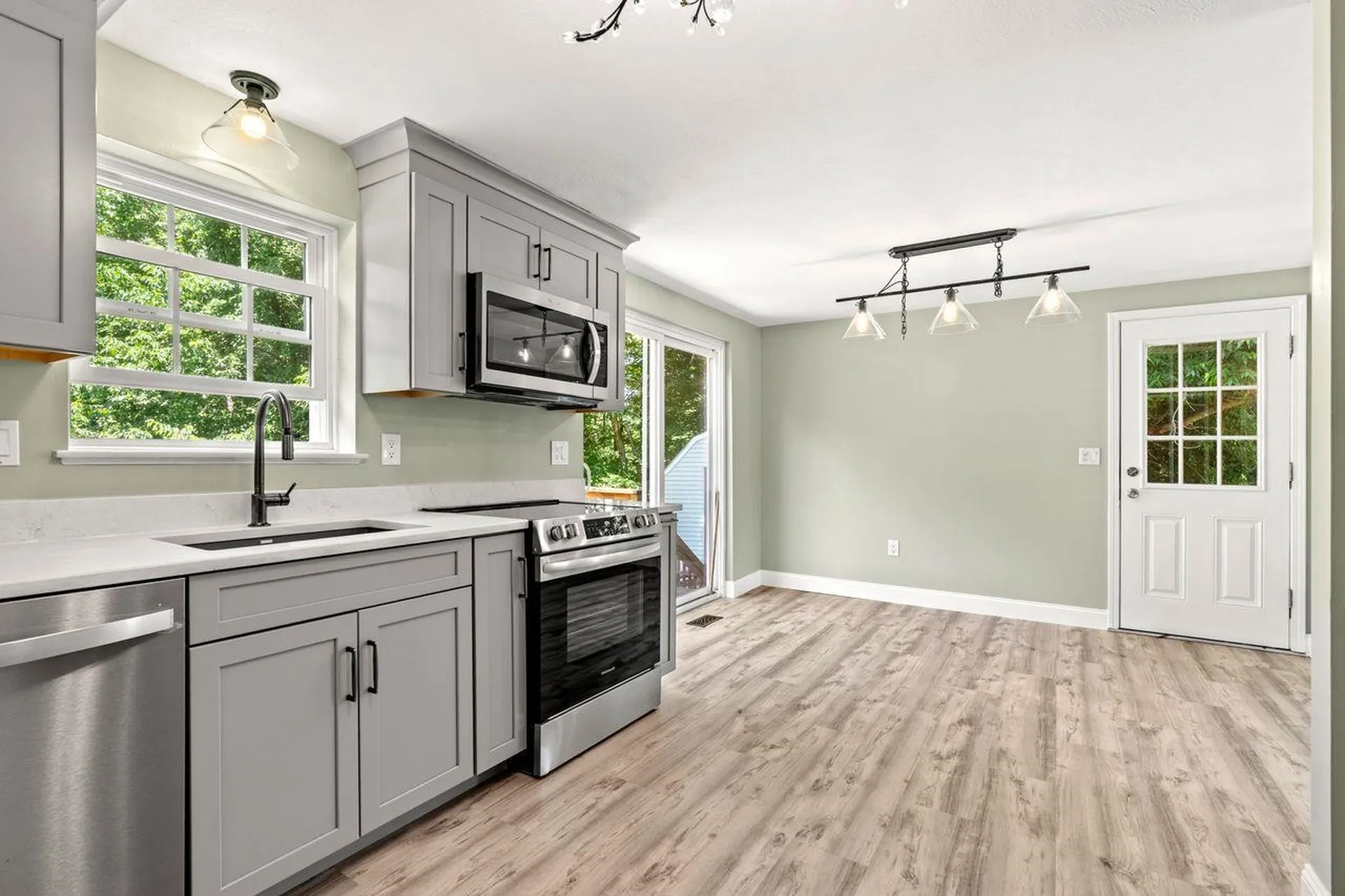 7B Belgian Court Goffstown NH 03045