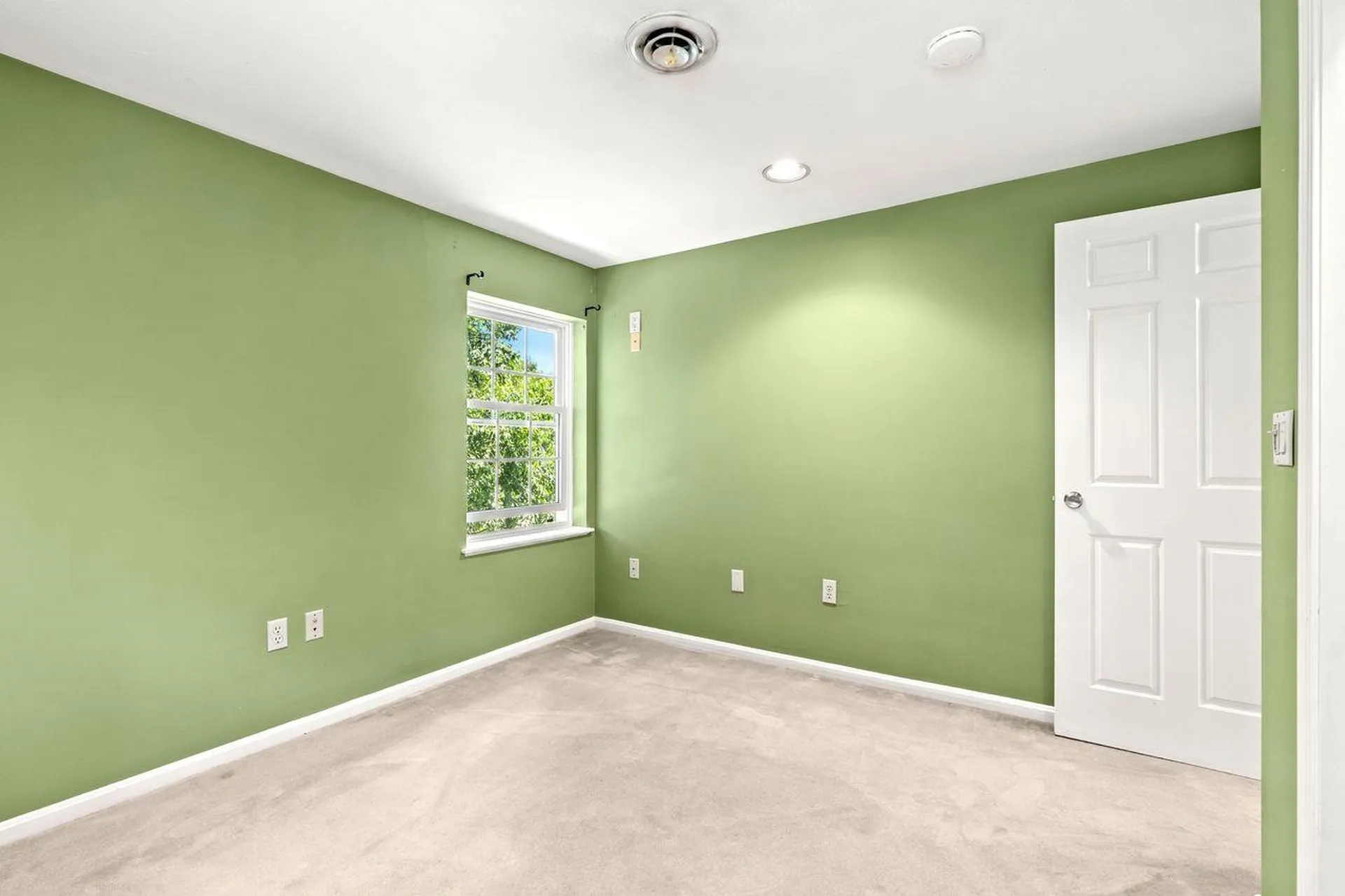 7B Belgian Court Goffstown NH 03045