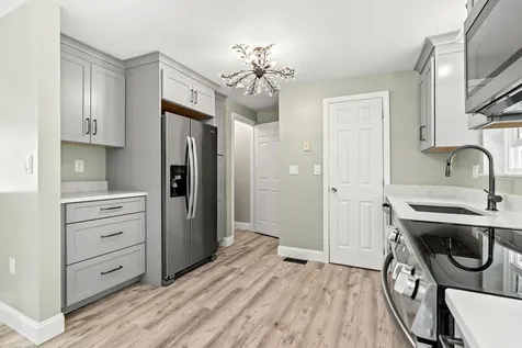 7B Belgian Court Goffstown NH 03045