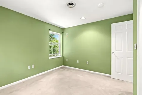 7B Belgian Court Goffstown NH 03045