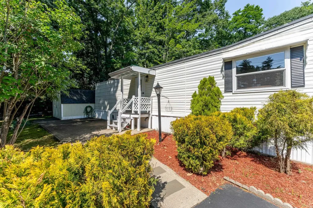 12 Pearl Court Merrimack NH 03054
