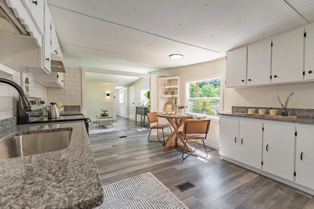 12 Pearl Court Merrimack NH 03054