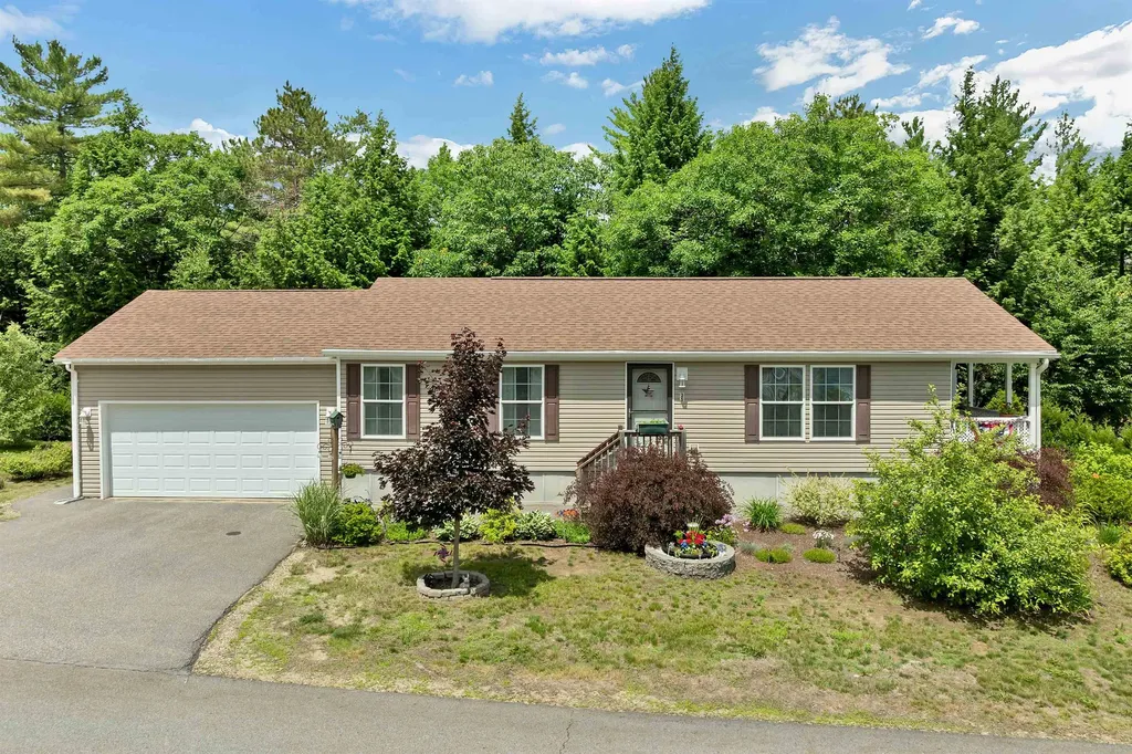 35 Mansfield Woods Way New Hampton NH 03256