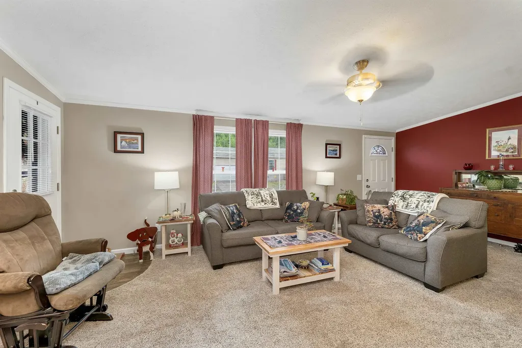 35 Mansfield Woods Way New Hampton NH 03256