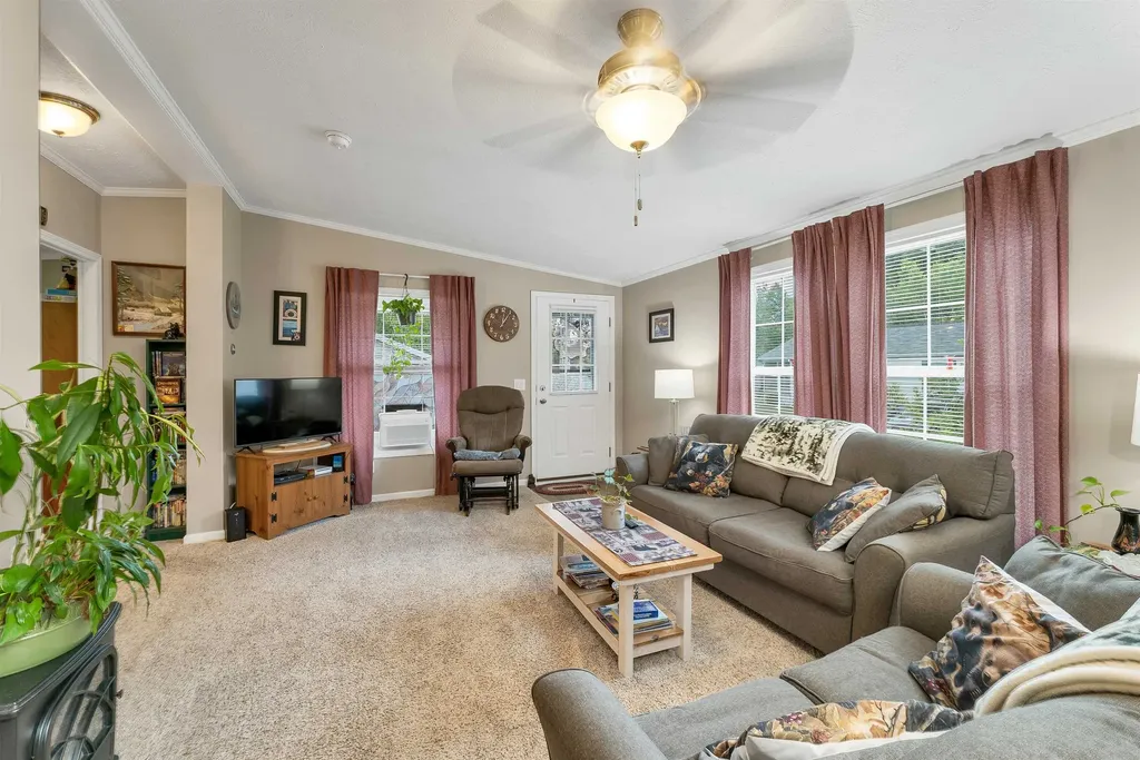 35 Mansfield Woods Way New Hampton NH 03256