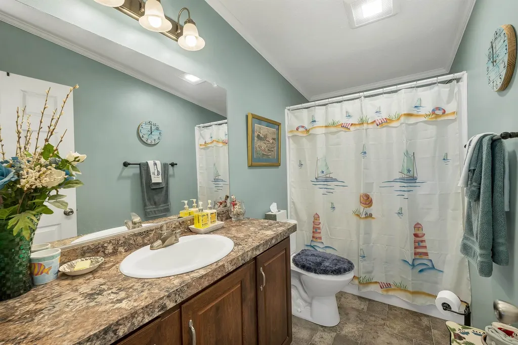 35 Mansfield Woods Way New Hampton NH 03256