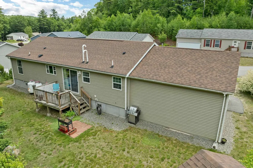 35 Mansfield Woods Way New Hampton NH 03256