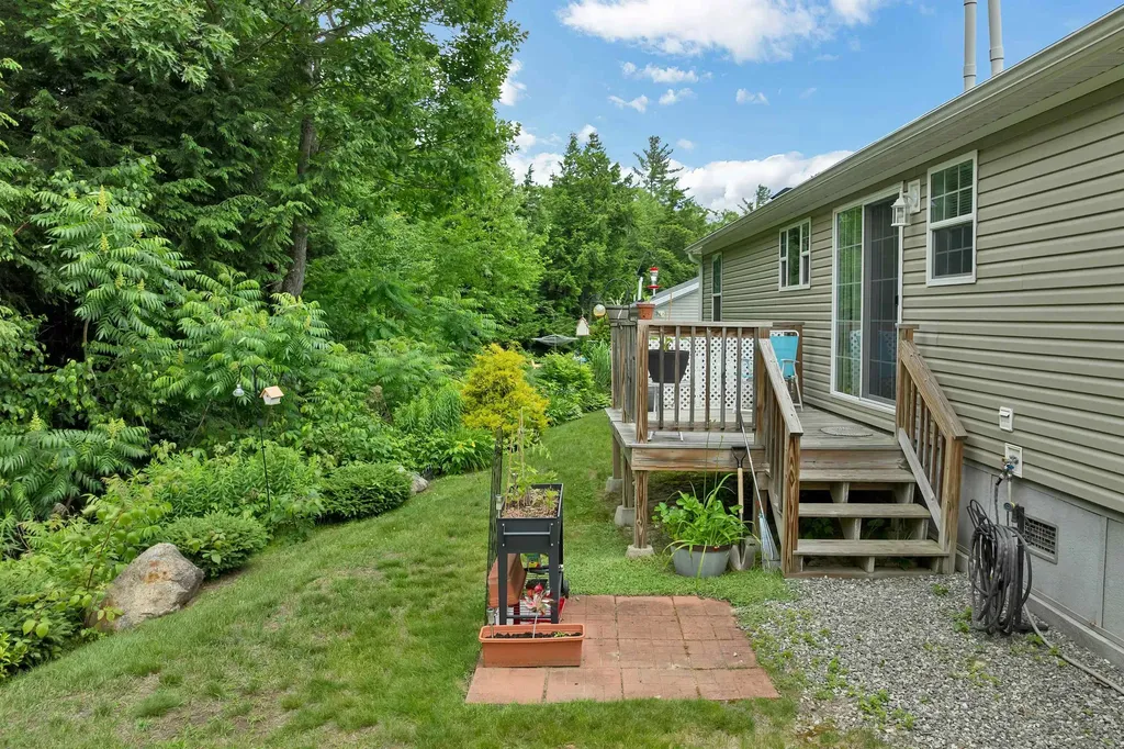 35 Mansfield Woods Way New Hampton NH 03256
