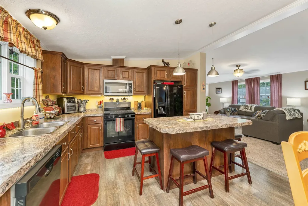 35 Mansfield Woods Way New Hampton NH 03256