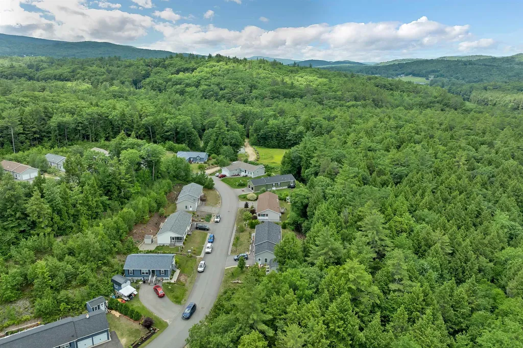 35 Mansfield Woods Way New Hampton NH 03256