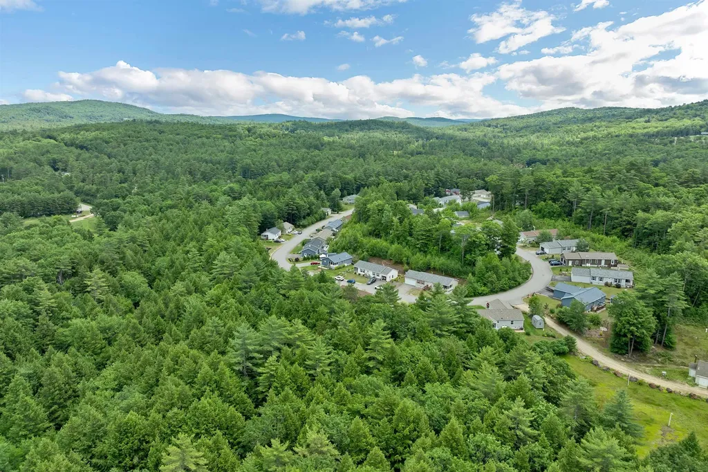 35 Mansfield Woods Way New Hampton NH 03256