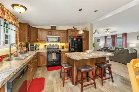 35 Mansfield Woods Way New Hampton NH 03256