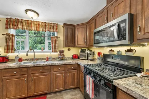 35 Mansfield Woods Way New Hampton NH 03256