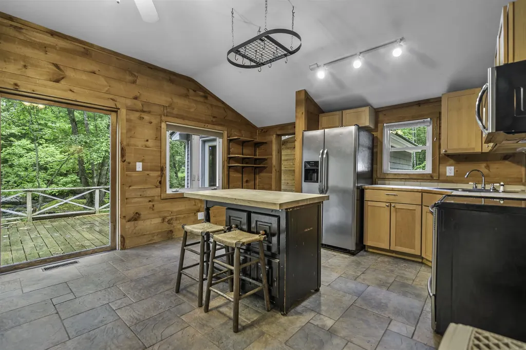566 Beard Road Hillsborough NH 03244