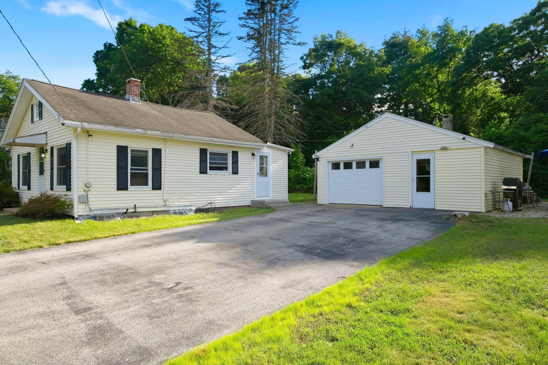 31 Hillside Avenue Derry NH 03038