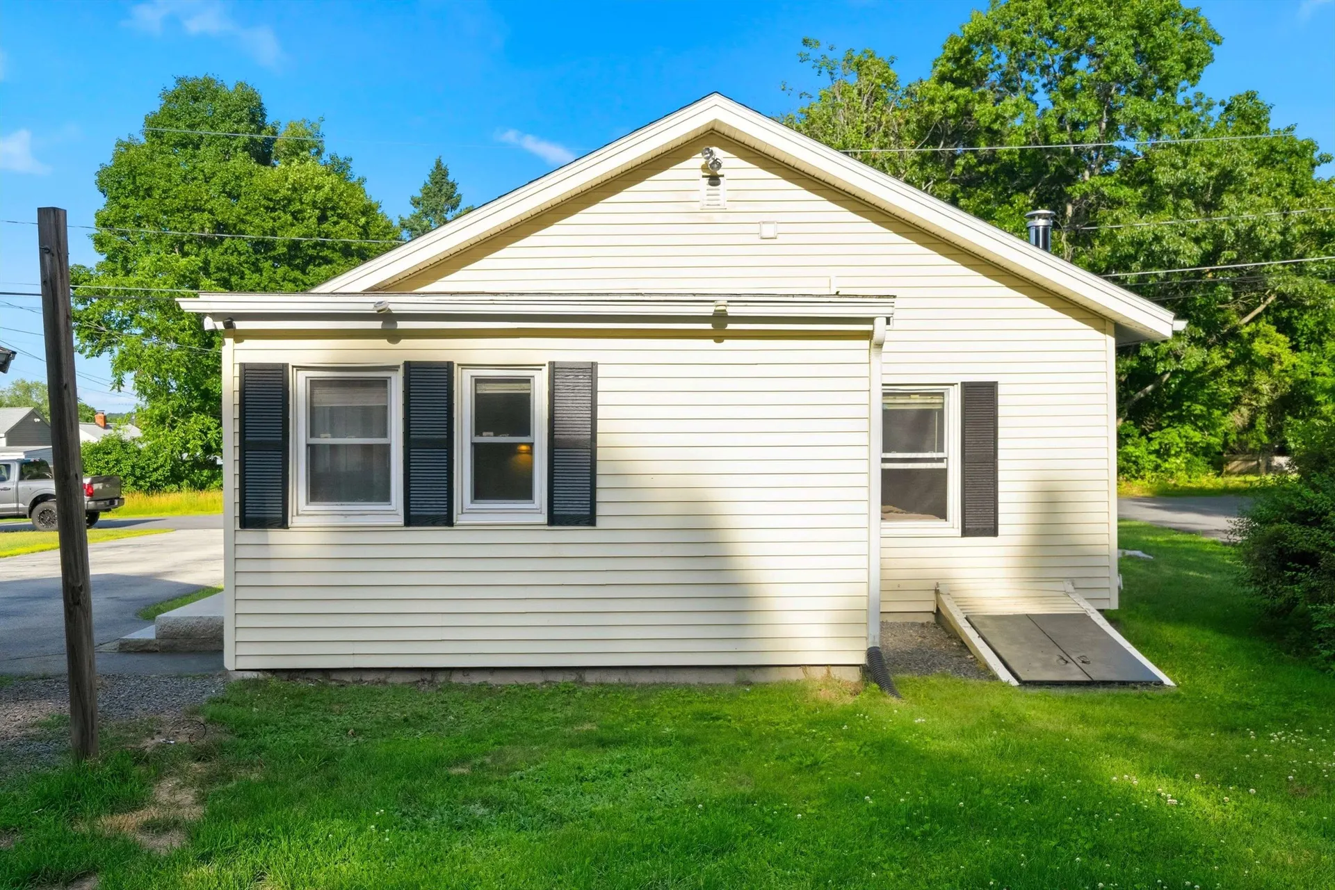 31 Hillside Avenue Derry NH 03038