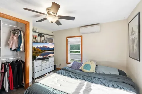 31 Hillside Avenue Derry NH 03038