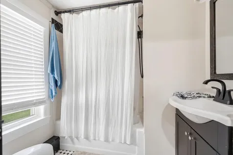 31 Hillside Avenue Derry NH 03038