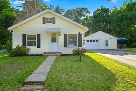 31 Hillside Avenue Derry NH 03038