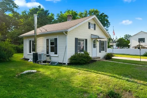 31 Hillside Avenue Derry NH 03038
