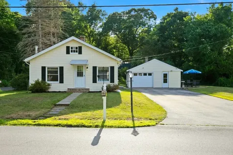 31 Hillside Avenue Derry NH 03038