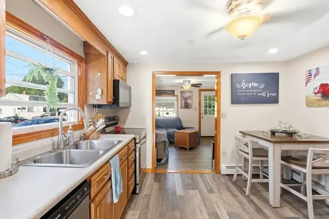 31 Hillside Avenue Derry NH 03038