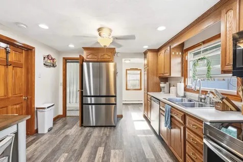 31 Hillside Avenue Derry NH 03038
