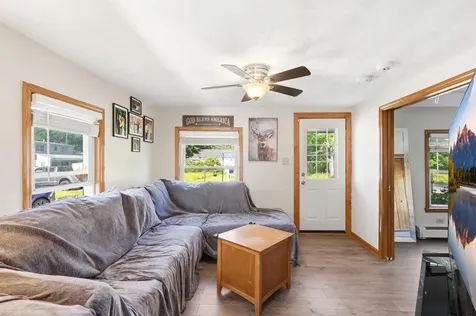 31 Hillside Avenue Derry NH 03038