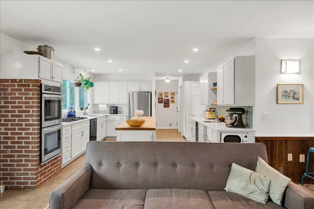 10 Birch Lane Essex Junction VT 05452