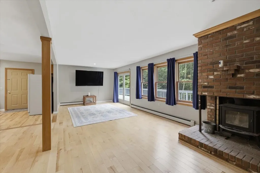 29 Woodland Lane Enfield NH 03748