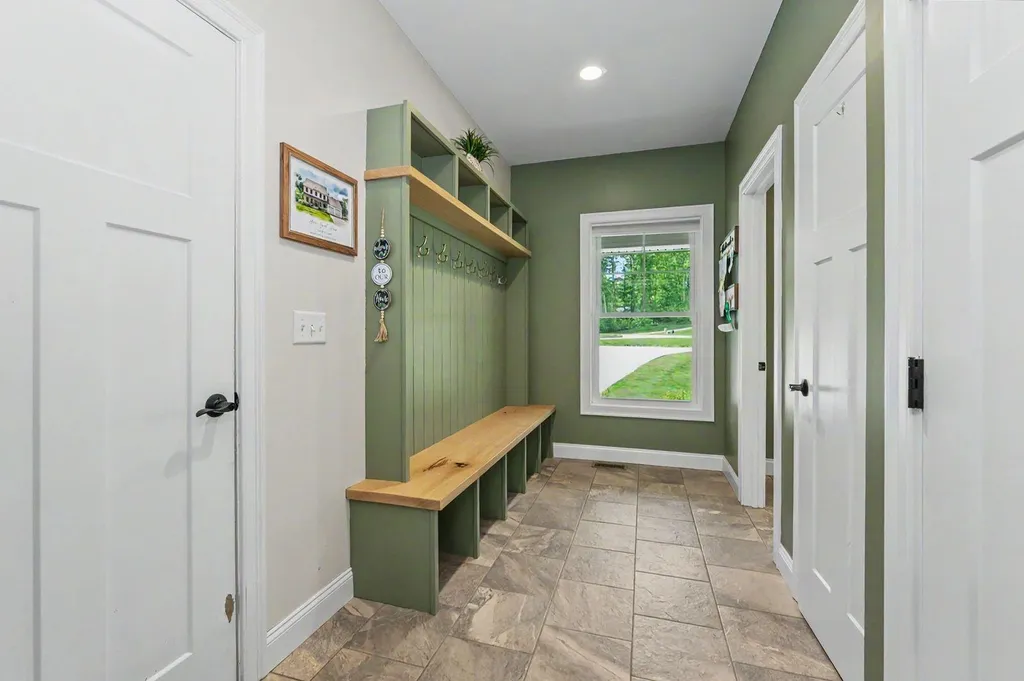 7 Valerie Lane Derry NH 03038