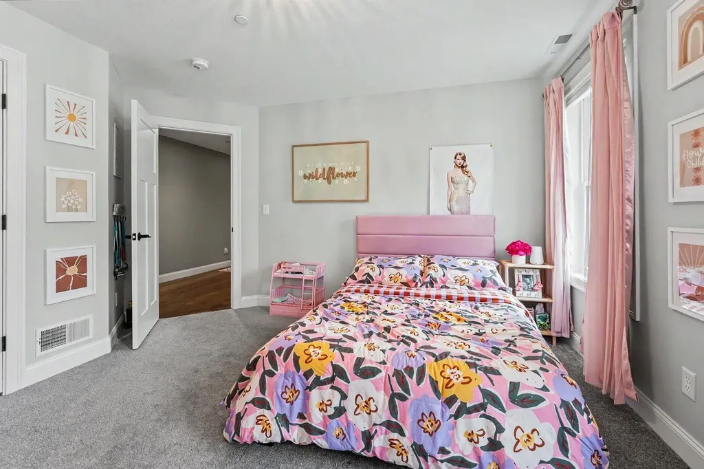 7 Valerie Lane Derry NH 03038