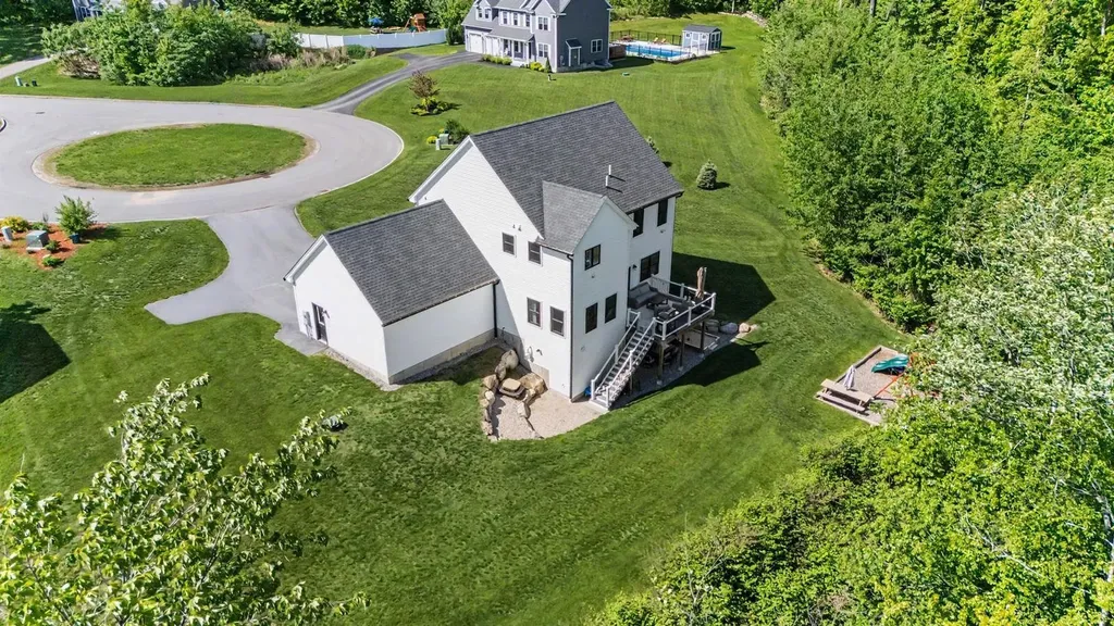 7 Valerie Lane Derry NH 03038