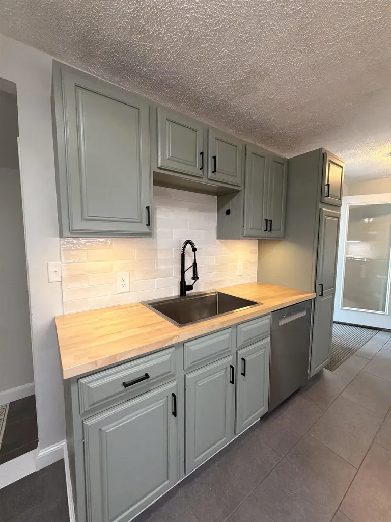 41 Laura Lane Keene NH 03431