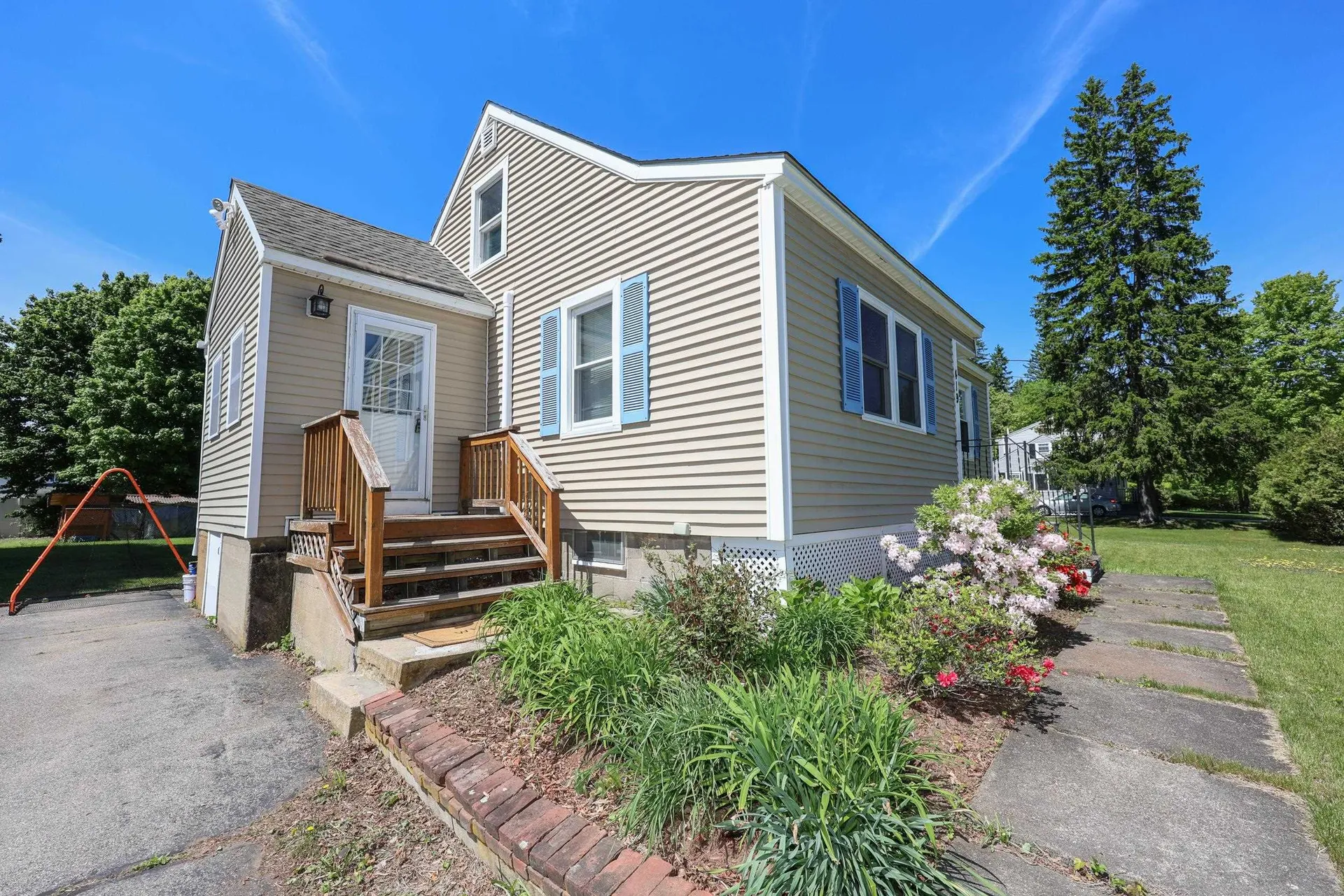 419 Cohas Avenue Manchester NH 03109