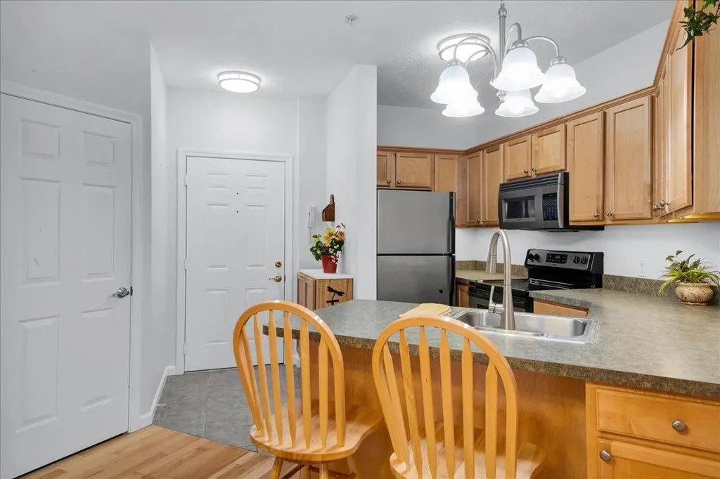 10 Kellogg Road Essex VT 05452