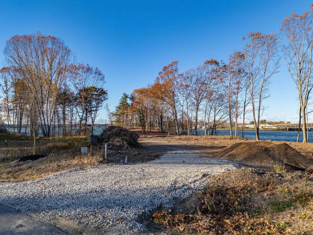 82 Shipwright Way Newington NH 03801