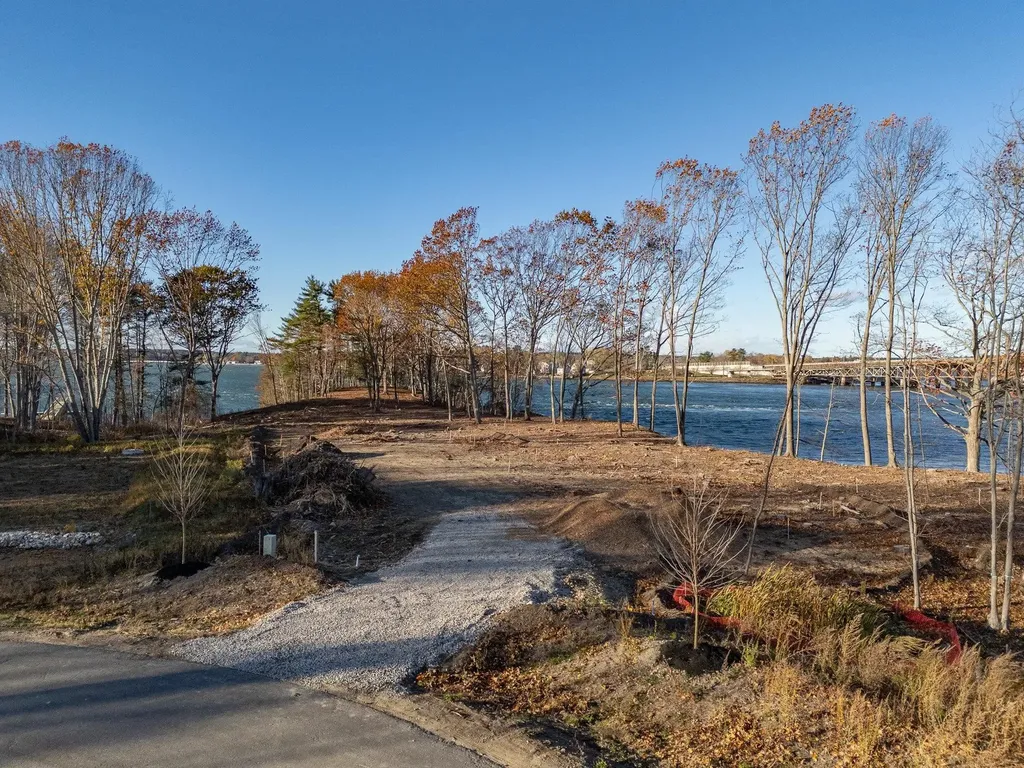 82 Shipwright Way Newington NH 03801