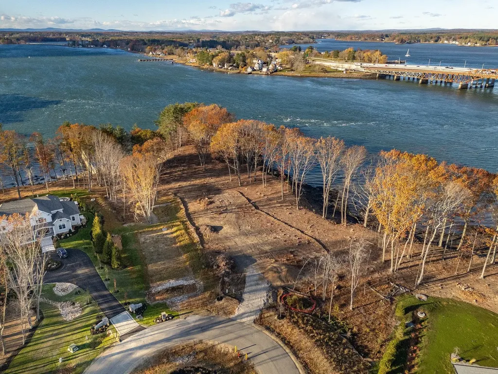 82 Shipwright Way Newington NH 03801