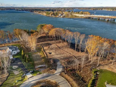 82 Shipwright Way Newington NH 03801