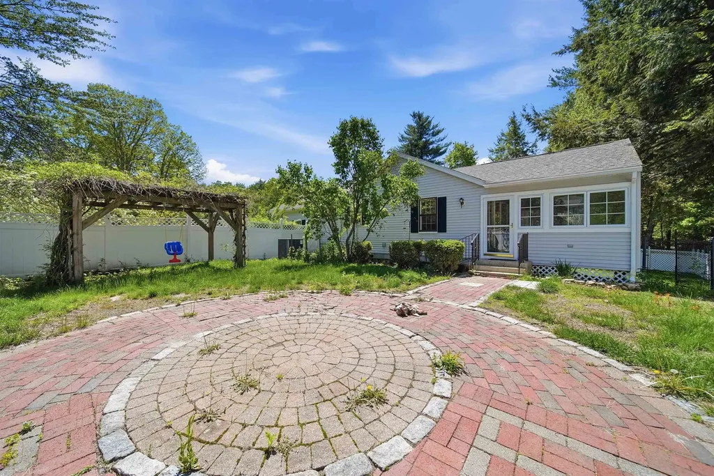 2 Ben Circle Goffstown NH 03045