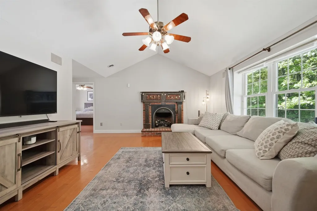 2 Ben Circle Goffstown NH 03045