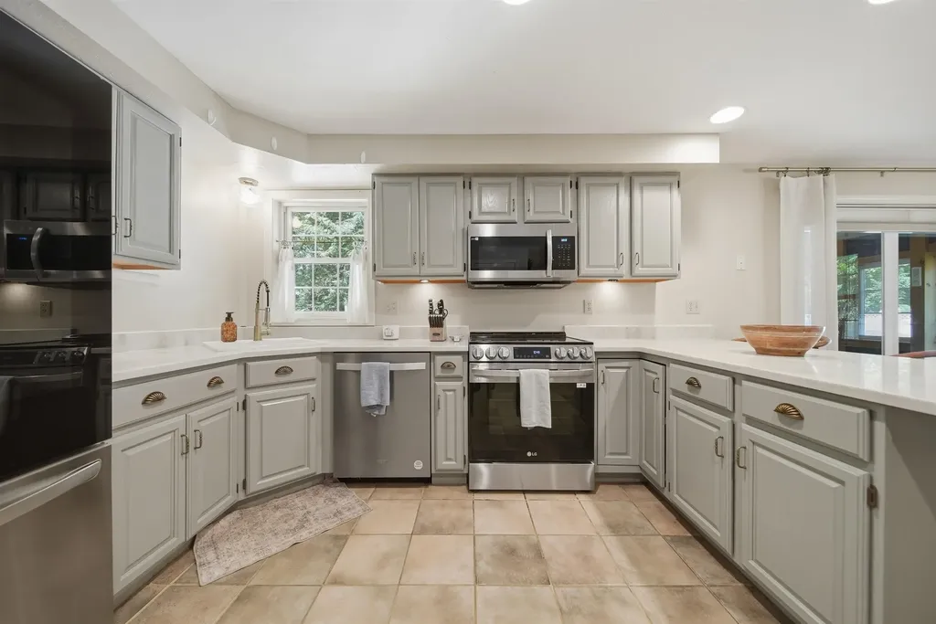 2 Ben Circle Goffstown NH 03045