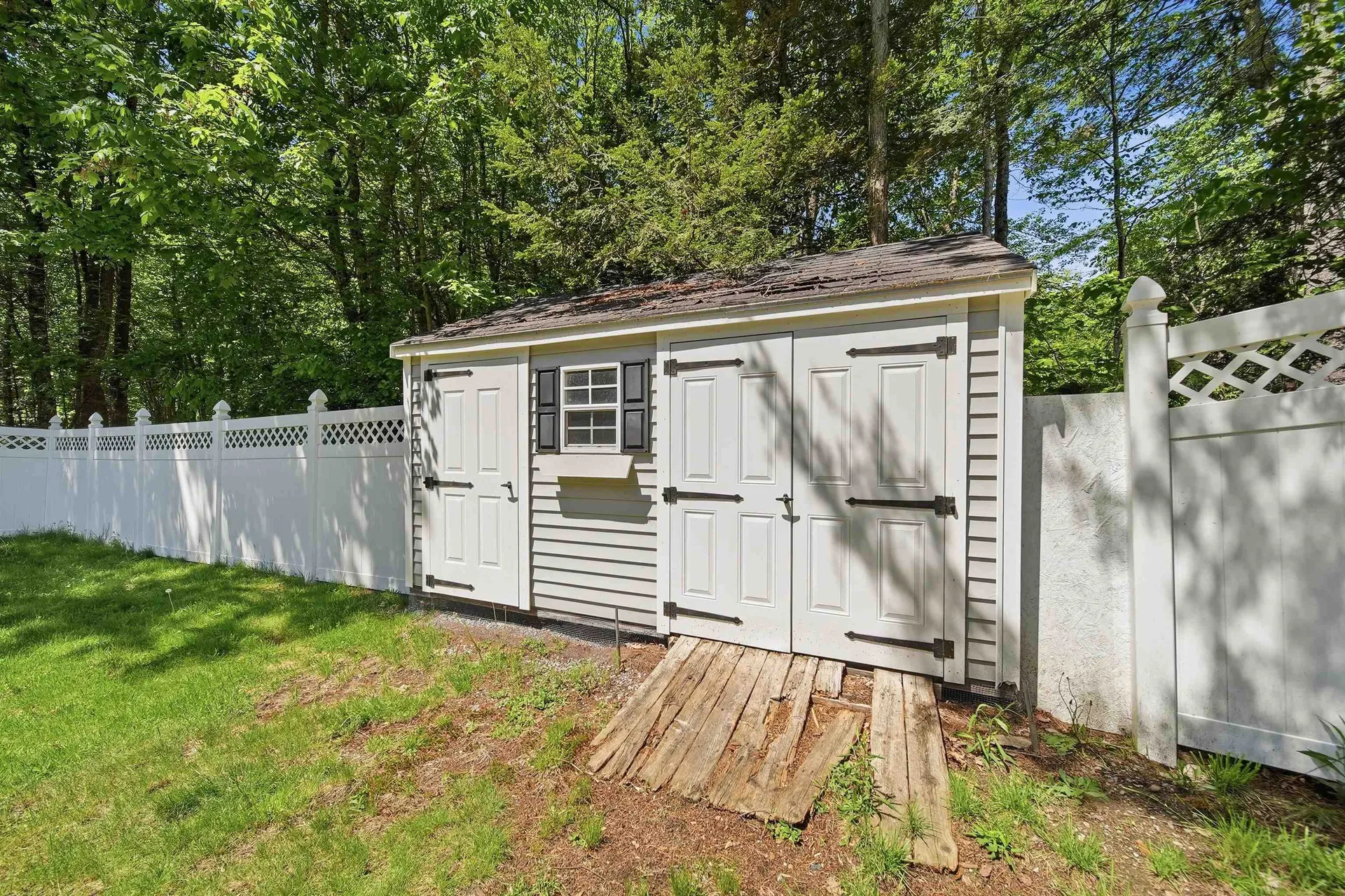 2 Ben Circle Goffstown NH 03045