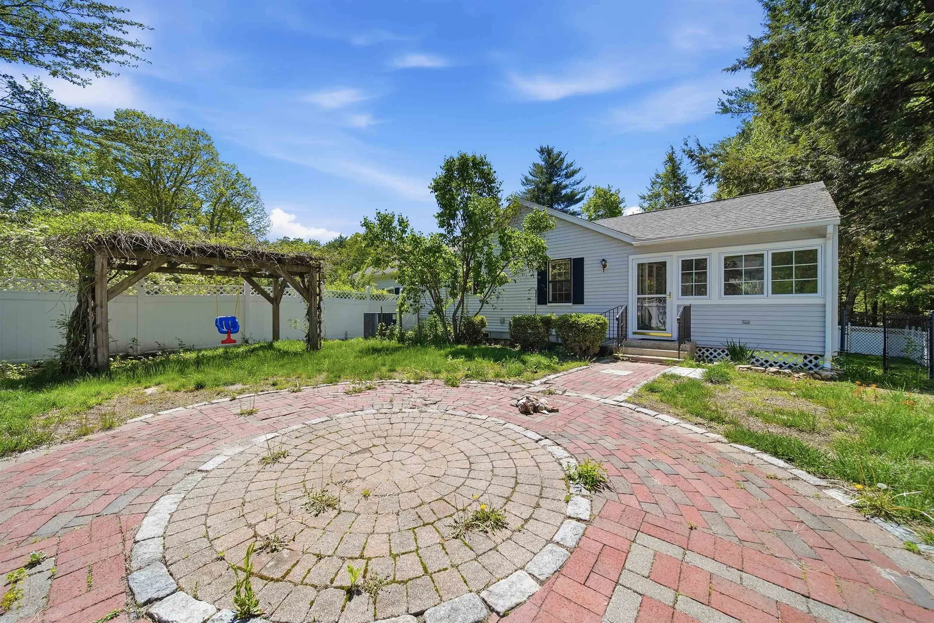 2 Ben Circle Goffstown NH 03045